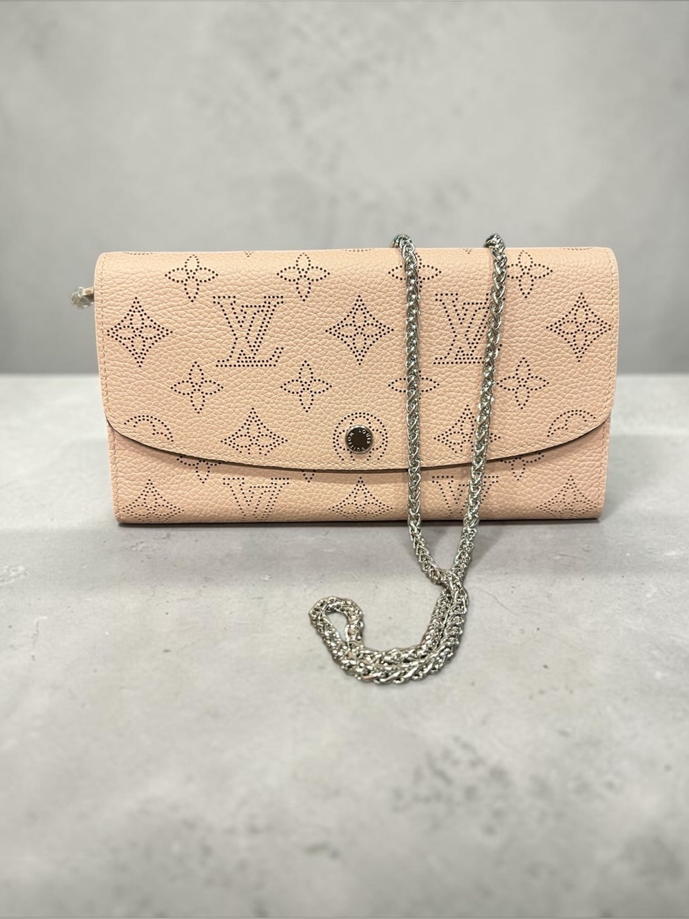 Louis Vuitton Mahina Magnolia Leather Chain Wallet Crossbody Clutch 2021